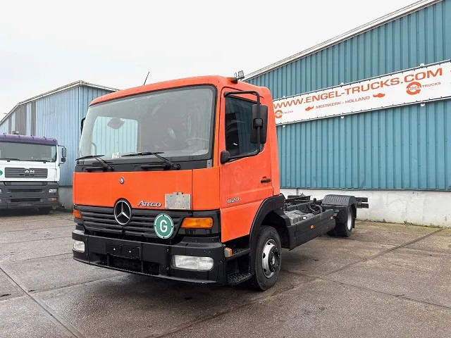Mercedes-Benz Atego 823L DAY CAB (6-CILINDER) 4x2 CHASSIS (MANUAL GEARBOX / SPER DIFFERENTIAL / 6-CILINDER ENGINE) - شاحنة هيكل كابينة: صورة 1 Mercedes-Benz Atego 823L DAY CAB (6-CILINDER) 4x2 CHASSIS (MANUAL GEARBOX / SPER DIFFERENTIAL / 6-CILINDER ENGINE) - شاحنة هيكل كابينة: صورة 1
