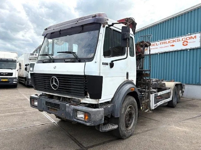 Mercedes-Benz SK 2527 6x2 HOOK-ARM SYSTEM WITH HMF CRANE (V6 ENGINE / ZF MANUAL GEARBOX / REDUCTION AXLE / STEEL SUSPENSION / P.T.O.) - شاحنة ذات خطاف, شاحنة كرين: صورة 1 Mercedes-Benz SK 2527 6x2 HOOK-ARM SYSTEM WITH HMF CRANE (V6 ENGINE / ZF MANUAL GEARBOX / REDUCTION AXLE / STEEL SUSPENSION / P.T.O.) - شاحنة ذات خطاف, شاحنة كرين: صورة 1