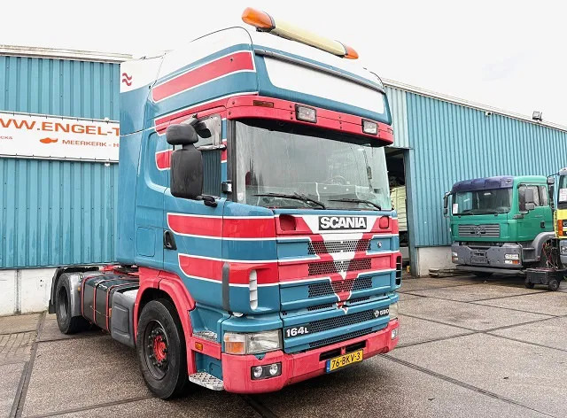 Scania R164-580 V8 TOPLINE COLLECTORS ITEM!! / APK 10-2026!! (12+2 MANUAL GEARBOX / RETARDER / AIRCONDITIONING / 2x TANK / ETC.) - وحدة جر: صورة 2 Scania R164-580 V8 TOPLINE COLLECTORS ITEM!! / APK 10-2026!! (12+2 MANUAL GEARBOX / RETARDER / AIRCONDITIONING / 2x TANK / ETC.) - وحدة جر: صورة 2