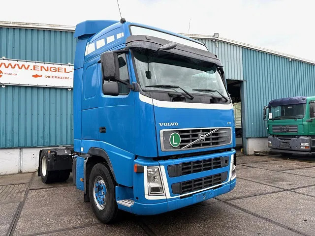 Volvo FH 400 GLOBETROTTER (VIN: 7B446149 / I-SHIFT / ADR-VLG / AIRCONDITIONING / COMPLETE SPOILERSET ON CABIN) - وحدة جر: صورة 2 Volvo FH 400 GLOBETROTTER (VIN: 7B446149 / I-SHIFT / ADR-VLG / AIRCONDITIONING / COMPLETE SPOILERSET ON CABIN) - وحدة جر: صورة 2