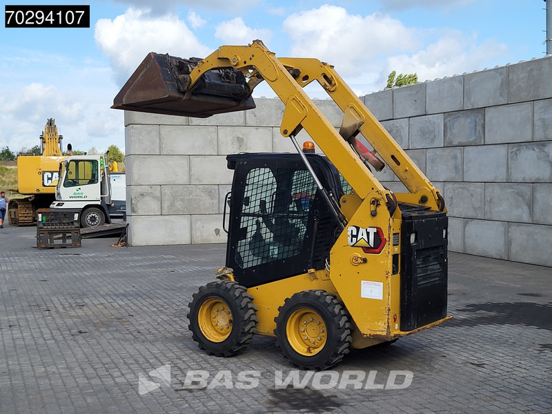 Caterpillar 226 D3 BUCKET + FORKS - شيول صغير: صورة 5 Caterpillar 226 D3 BUCKET + FORKS - شيول صغير: صورة 5