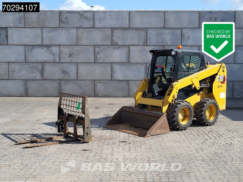 Caterpillar 226 D3 BUCKET + FORKS - شيول صغير: صورة 1 Caterpillar 226 D3 BUCKET + FORKS - شيول صغير: صورة 1