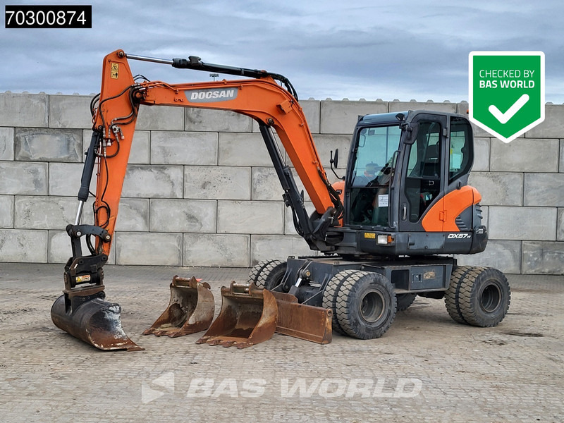 Doosan DX57 W-5 A/C - 3 Buckets - حفارة دولاب: صورة 1 Doosan DX57 W-5 A/C - 3 Buckets - حفارة دولاب: صورة 1