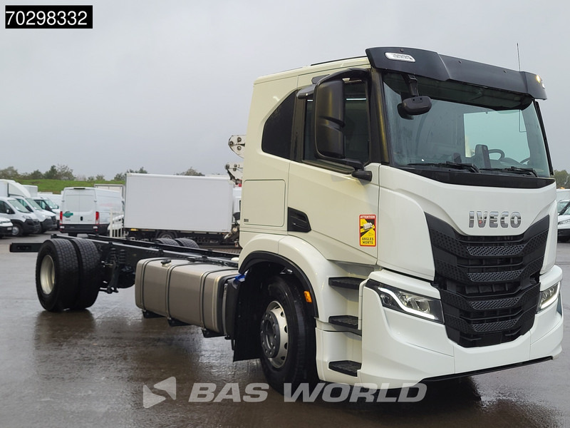 Iveco S-Way 340 4X2 NEW chassis! Automatic Navi ACC LED Euro 6 - شاحنة هيكل كابينة: صورة 3 Iveco S-Way 340 4X2 NEW chassis! Automatic Navi ACC LED Euro 6 - شاحنة هيكل كابينة: صورة 3