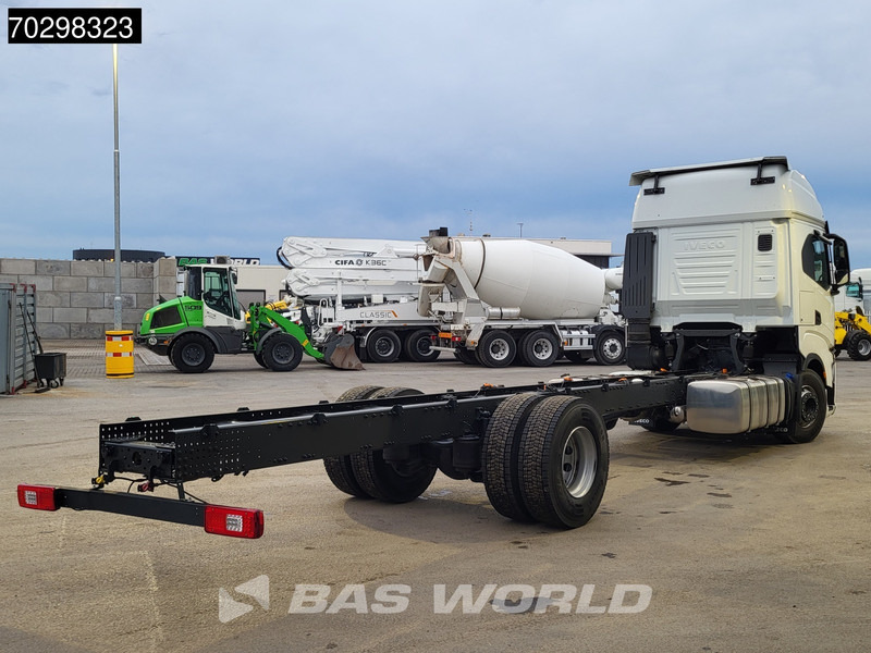 Iveco S-Way 420 4X2 NEW! Chassis, Automatic Standklima 2xTanks Euro 6 - شاحنة هيكل كابينة: صورة 5 Iveco S-Way 420 4X2 NEW! Chassis, Automatic Standklima 2xTanks Euro 6 - شاحنة هيكل كابينة: صورة 5