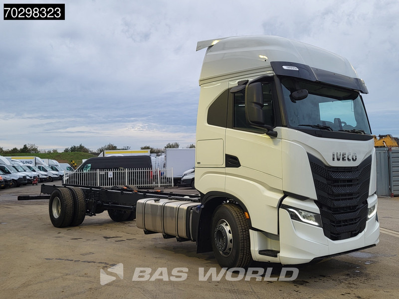 Iveco S-Way 420 4X2 NEW! Chassis, Automatic Standklima 2xTanks Euro 6 - شاحنة هيكل كابينة: صورة 3 Iveco S-Way 420 4X2 NEW! Chassis, Automatic Standklima 2xTanks Euro 6 - شاحنة هيكل كابينة: صورة 3