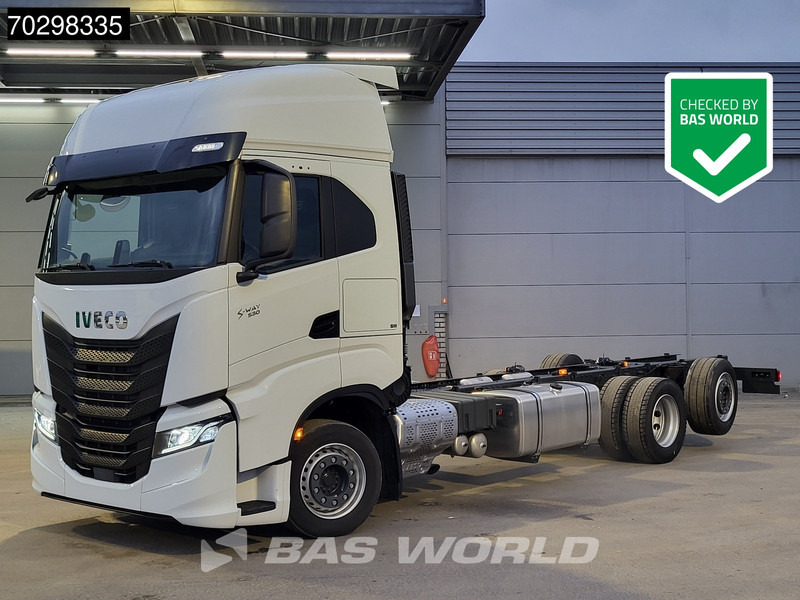 Iveco S-Way 530 6X2 NEW chassis! Retarder Standairco Lift+Steering-Axle Automatic LED ACC Euro 6 - شاحنة هيكل كابينة: صورة 1 Iveco S-Way 530 6X2 NEW chassis! Retarder Standairco Lift+Steering-Axle Automatic LED ACC Euro 6 - شاحنة هيكل كابينة: صورة 1