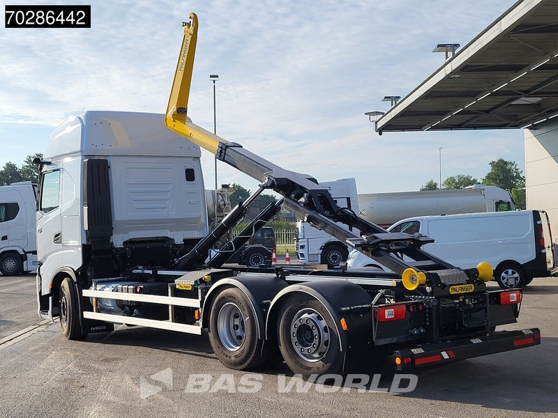 Iveco X-Way 580 6X2 NEW Palfinger PHT20SLD5 Hooklift Lift+steering Axle Automatic Navi ACC LED - شاحنة ذات خطاف: صورة 2 Iveco X-Way 580 6X2 NEW Palfinger PHT20SLD5 Hooklift Lift+steering Axle Automatic Navi ACC LED - شاحنة ذات خطاف: صورة 2