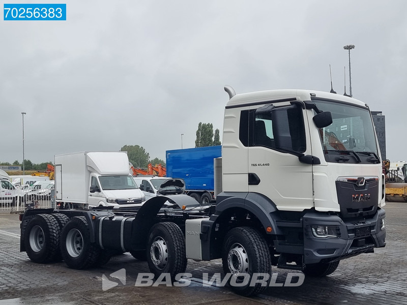 MAN TGS 41.440 8X4 NEW chassis Steelsuspension Automatic Euro 6 - شاحنة هيكل كابينة: صورة 3 MAN TGS 41.440 8X4 NEW chassis Steelsuspension Automatic Euro 6 - شاحنة هيكل كابينة: صورة 3