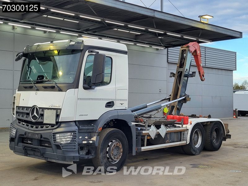 شاحنة ذات خطاف Mercedes-Benz Arocs 2643 6X4 20tons Dalby containersystem Big-Axle Automatic Euro 6: صورة 6 شاحنة ذات خطاف Mercedes-Benz Arocs 2643 6X4 20tons Dalby containersystem Big-Axle Automatic Euro 6: صورة 6