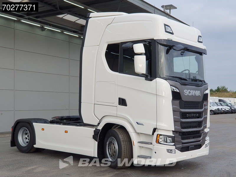 Scania S560 4X2 NEW! Retarder Full-Air 2xTanks Standklima Navi ACC LED Euro 6 - وحدة جر: صورة 3 Scania S560 4X2 NEW! Retarder Full-Air 2xTanks Standklima Navi ACC LED Euro 6 - وحدة جر: صورة 3