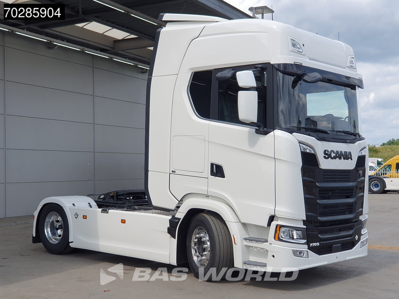Scania S770 4X2 Full-Air Retarder 2x Tanks Standklima Alcoa's Leather - وحدة جر: صورة 3 Scania S770 4X2 Full-Air Retarder 2x Tanks Standklima Alcoa's Leather - وحدة جر: صورة 3