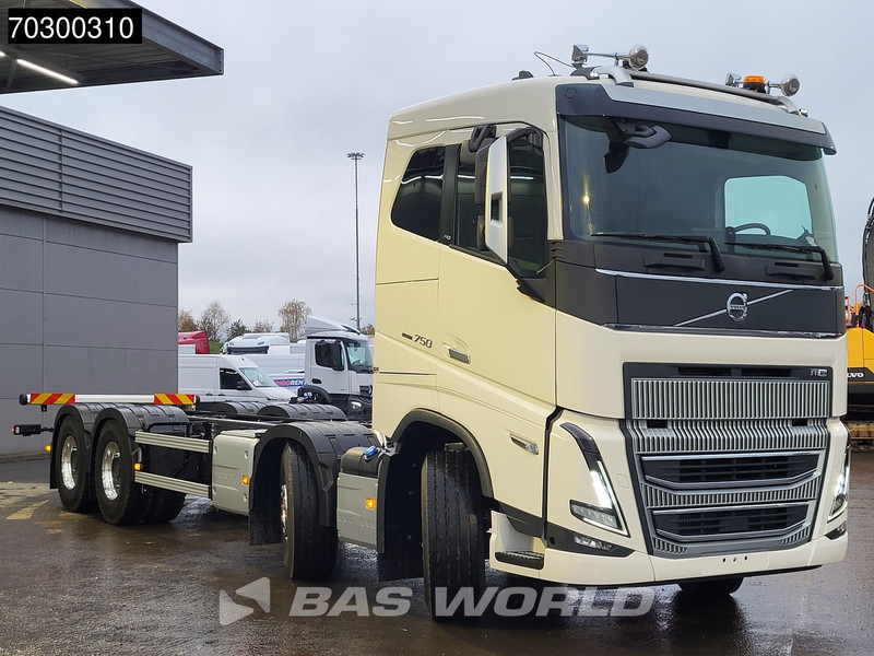 Volvo FH16 750 FH 8X4 NEW 8x4 chassis! Air suspension Big-Axle Automatic VEB+ Euro 6 - شاحنة هيكل كابينة: صورة 3 Volvo FH16 750 FH 8X4 NEW 8x4 chassis! Air suspension Big-Axle Automatic VEB+ Euro 6 - شاحنة هيكل كابينة: صورة 3