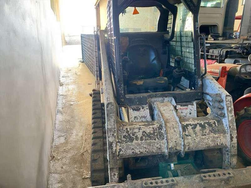 Bobcat T140 - اللودر المجنزر صغير: صورة 1 Bobcat T140 - اللودر المجنزر صغير: صورة 1