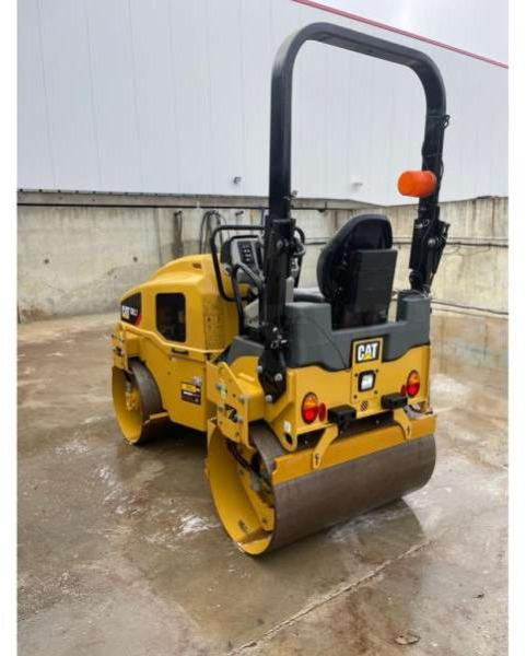Caterpillar CB2.7 - مدحلة اسفلت: صورة 4 Caterpillar CB2.7 - مدحلة اسفلت: صورة 4