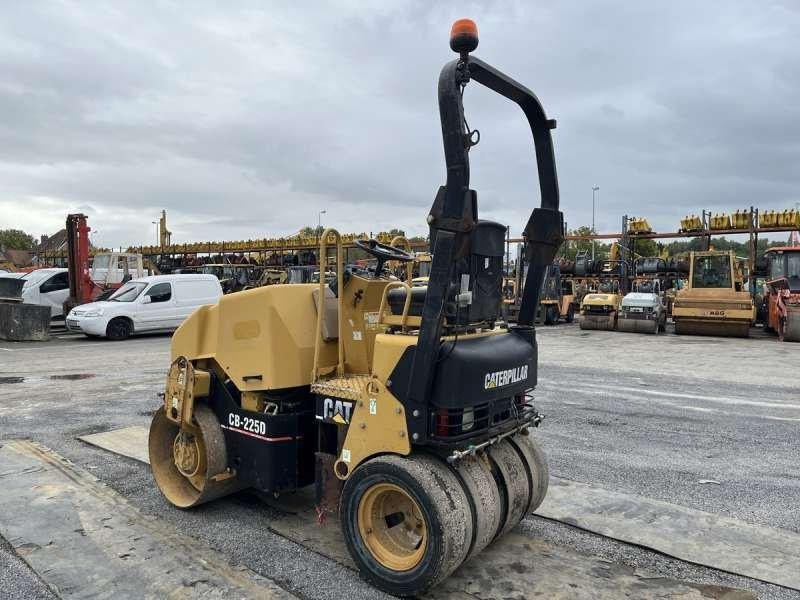 Caterpillar CB225D - مدحلة المختلطة: صورة 5 Caterpillar CB225D - مدحلة المختلطة: صورة 5