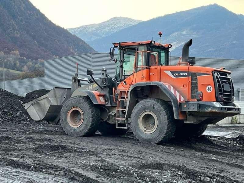 Doosan DL300 - اللودر بعجل: صورة 1 Doosan DL300 - اللودر بعجل: صورة 1