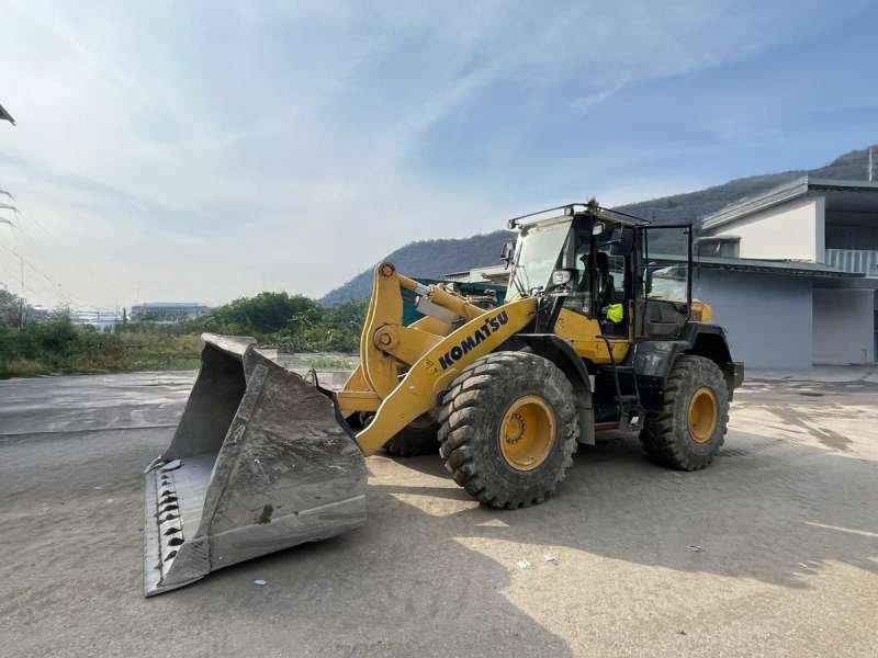 Komatsu WA320-7 - اللودر بعجل: صورة 1 Komatsu WA320-7 - اللودر بعجل: صورة 1