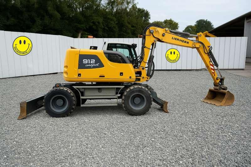 Liebherr A912 COMPACT - حفارة دولاب: صورة 1 Liebherr A912 COMPACT - حفارة دولاب: صورة 1
