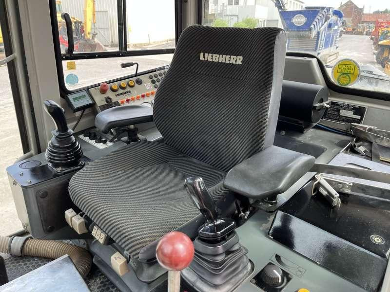 اللودر المجنزر Liebherr LR614: صورة 32