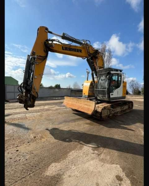 Liebherr R926 COMPACT - حفار زحاف: صورة 1 Liebherr R926 COMPACT - حفار زحاف: صورة 1