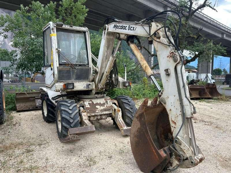 حفارة دولاب Mecalac 8CXI: صورة 18