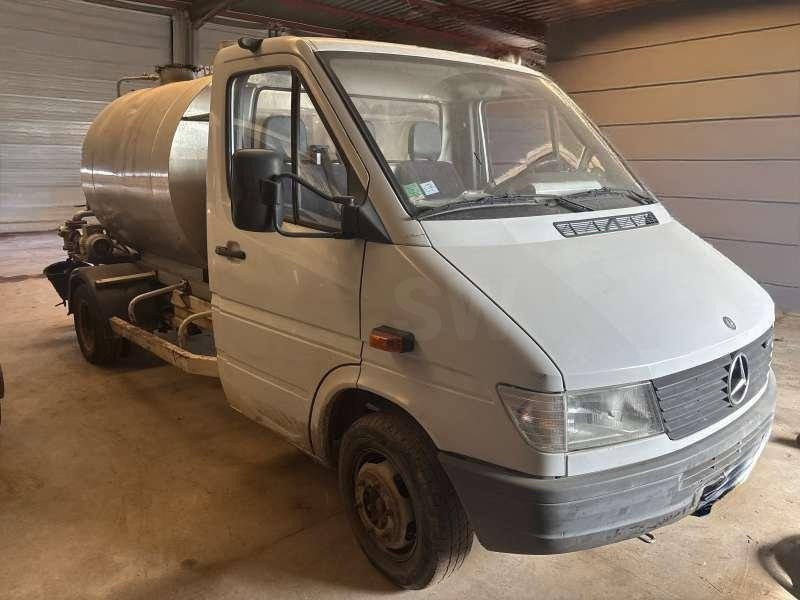 Mercedes 410 A EMULSION + TREMI GRAVILLON - موزع الأسفلت: صورة 1 Mercedes 410 A EMULSION + TREMI GRAVILLON - موزع الأسفلت: صورة 1