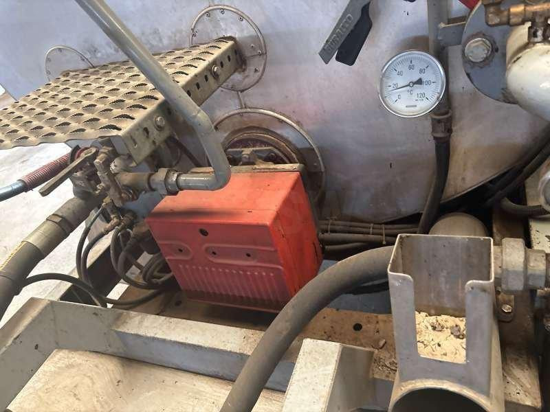 Mercedes 410 A EMULSION + TREMI GRAVILLON - موزع الأسفلت: صورة 5 Mercedes 410 A EMULSION + TREMI GRAVILLON - موزع الأسفلت: صورة 5