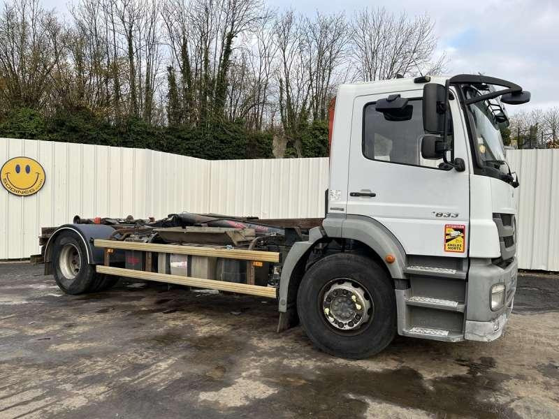 Mercedes AXOR 1833 - شاحنة ذات خطاف: صورة 1 Mercedes AXOR 1833 - شاحنة ذات خطاف: صورة 1