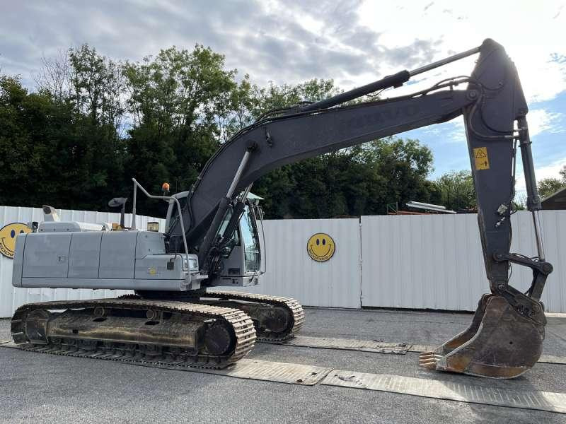 Volvo EC220DL - حفار زحاف: صورة 1 Volvo EC220DL - حفار زحاف: صورة 1