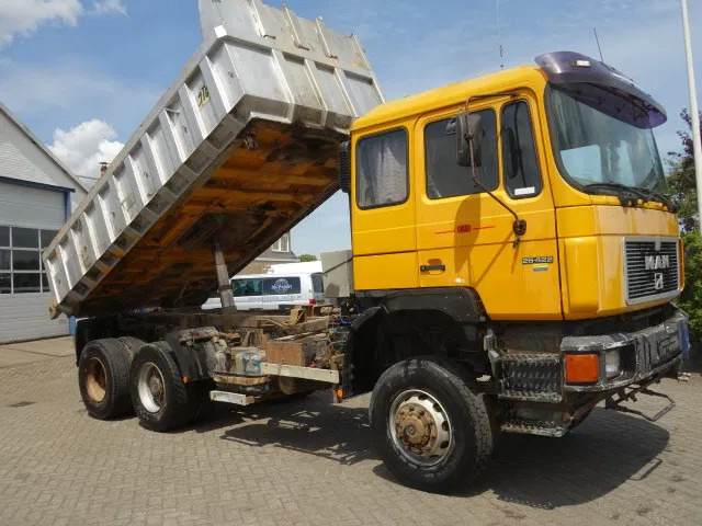 MAN 26.422 man 4x4 kipper - شاحنة قلاب: صورة 1 MAN 26.422 man 4x4 kipper - شاحنة قلاب: صورة 1
