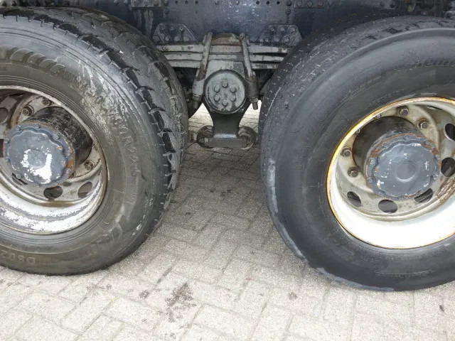 MAN TGA 35.360 8X4 MIXER STEEL SPRINGS BIG AXELS MANUAL FEUL POMP - شاحنة خلاطة خرسانة: صورة 4 MAN TGA 35.360 8X4 MIXER STEEL SPRINGS BIG AXELS MANUAL FEUL POMP - شاحنة خلاطة خرسانة: صورة 4