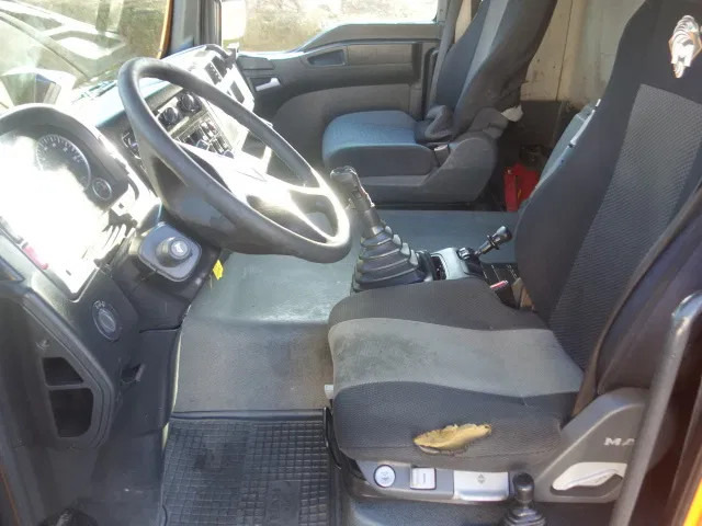 شاحنة قلاب MAN TGA 41.440 8X6 MEILLER 22 CUB MANUAL GEARBOX: صورة 9