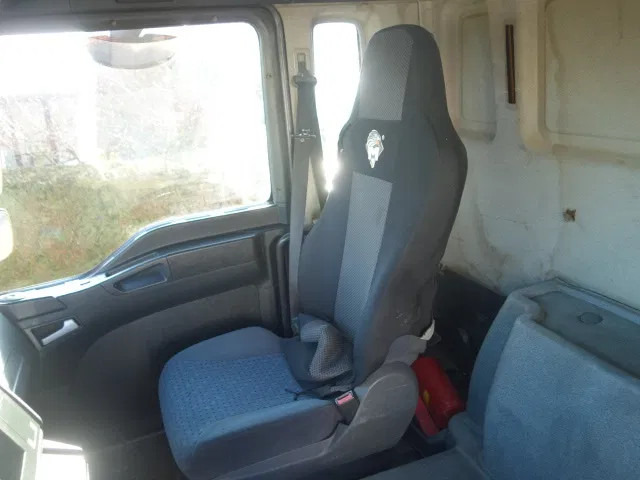 شاحنة قلاب MAN TGA 41.440 8X6 MEILLER 22 CUB MANUAL GEARBOX: صورة 10