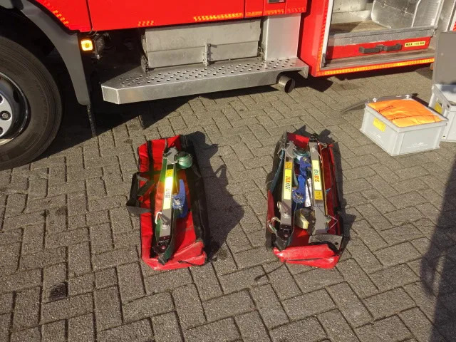 MAN TGM 15.250 FIRE TRUCK,2000 LITER TANK, FOAM TANK, AIRCO,WITH EQUIPMENT - سيارة إطفاء: صورة 3 MAN TGM 15.250 FIRE TRUCK,2000 LITER TANK, FOAM TANK, AIRCO,WITH EQUIPMENT - سيارة إطفاء: صورة 3