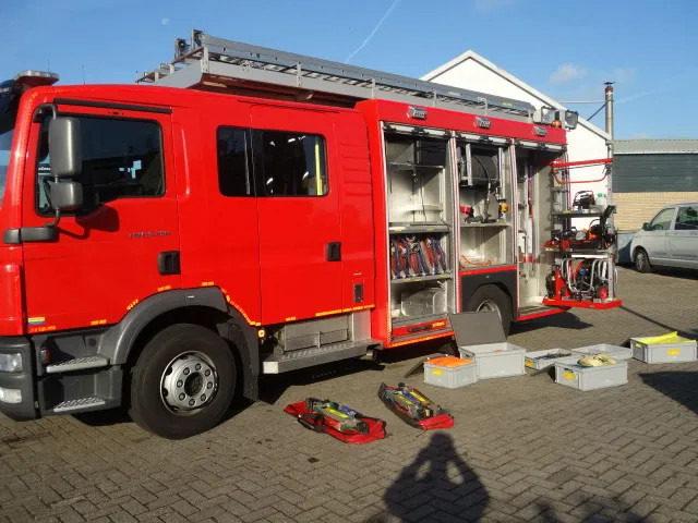 MAN TGM 15.250 FIRE TRUCK,2000 LITER TANK, FOAM TANK, AIRCO,WITH EQUIPMENT - سيارة إطفاء: صورة 2 MAN TGM 15.250 FIRE TRUCK,2000 LITER TANK, FOAM TANK, AIRCO,WITH EQUIPMENT - سيارة إطفاء: صورة 2