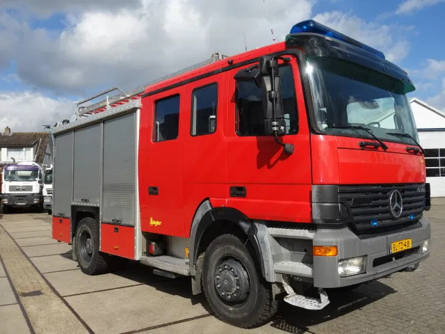 Mercedes-Benz Actros 1831 4X4 ZIEGLER BOMBEROS POMP,2500 L TANK - سيارة إطفاء: صورة 2 Mercedes-Benz Actros 1831 4X4 ZIEGLER BOMBEROS POMP,2500 L TANK - سيارة إطفاء: صورة 2