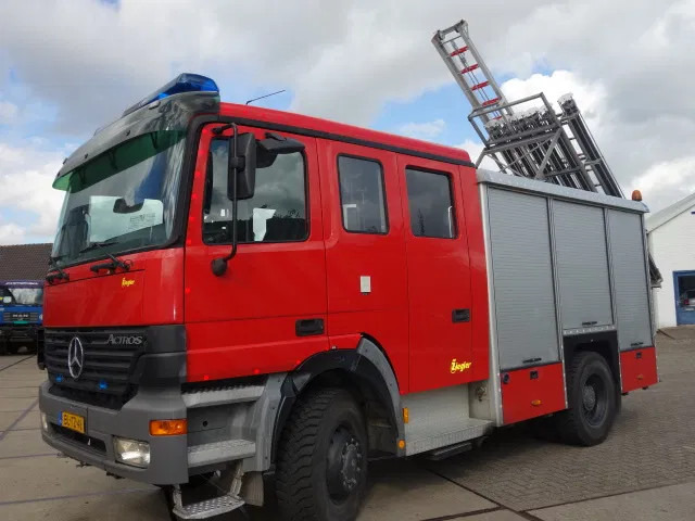Mercedes-Benz Actros 1831 4X4 ZIEGLER BOMBEROS POMP,2500 L TANK - سيارة إطفاء: صورة 3 Mercedes-Benz Actros 1831 4X4 ZIEGLER BOMBEROS POMP,2500 L TANK - سيارة إطفاء: صورة 3