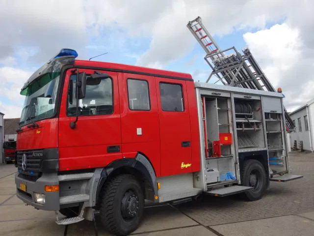 Mercedes-Benz Actros 1831 4X4 ZIEGLER BOMBEROS POMP,2500 L TANK - سيارة إطفاء: صورة 1 Mercedes-Benz Actros 1831 4X4 ZIEGLER BOMBEROS POMP,2500 L TANK - سيارة إطفاء: صورة 1
