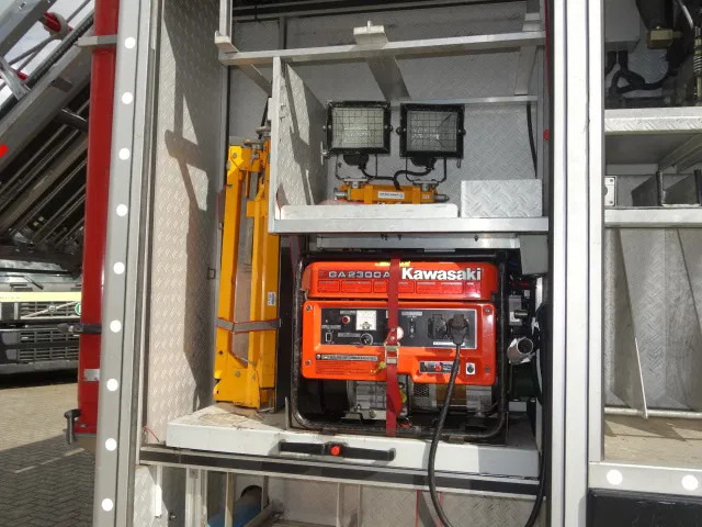 Mercedes-Benz Actros 1831 4X4 ZIEGLER BOMBEROS POMP,2500 L TANK - سيارة إطفاء: صورة 5 Mercedes-Benz Actros 1831 4X4 ZIEGLER BOMBEROS POMP,2500 L TANK - سيارة إطفاء: صورة 5