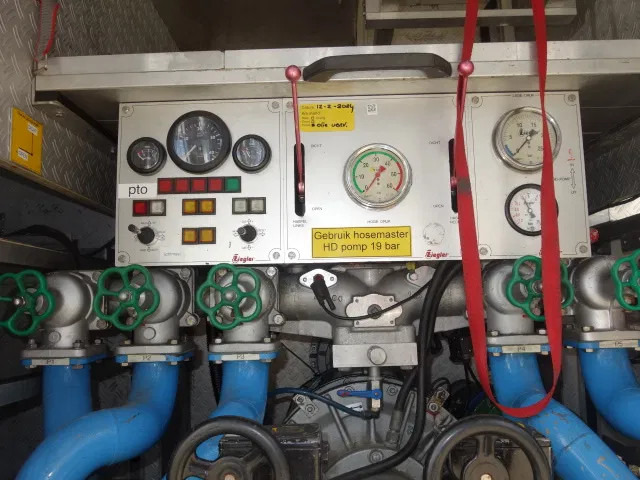 Mercedes-Benz Actros 1831 4X4 ZIEGLER BOMBEROS POMP,2500 L TANK - سيارة إطفاء: صورة 4 Mercedes-Benz Actros 1831 4X4 ZIEGLER BOMBEROS POMP,2500 L TANK - سيارة إطفاء: صورة 4