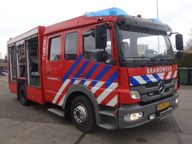 Mercedes-Benz Atego 1426 ZIEGLER 2000 LITER EURO 5 - سيارة إطفاء: صورة 2 Mercedes-Benz Atego 1426 ZIEGLER 2000 LITER EURO 5 - سيارة إطفاء: صورة 2