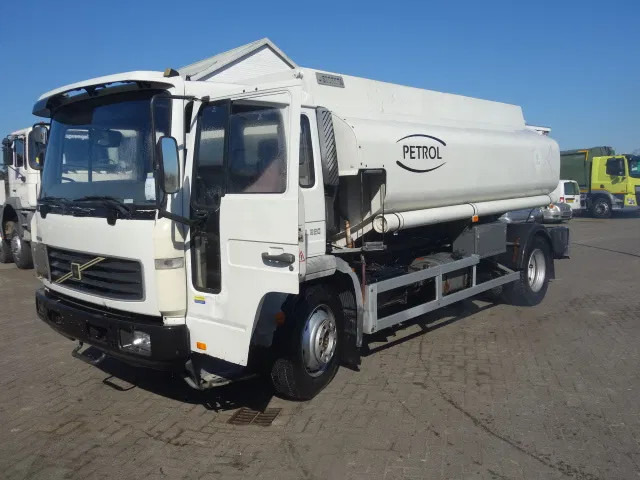 Volvo FL 240 220PK 12000 LITER STEELSPRINGS - شاحنة صهريج: صورة 2 Volvo FL 240 220PK 12000 LITER STEELSPRINGS - شاحنة صهريج: صورة 2
