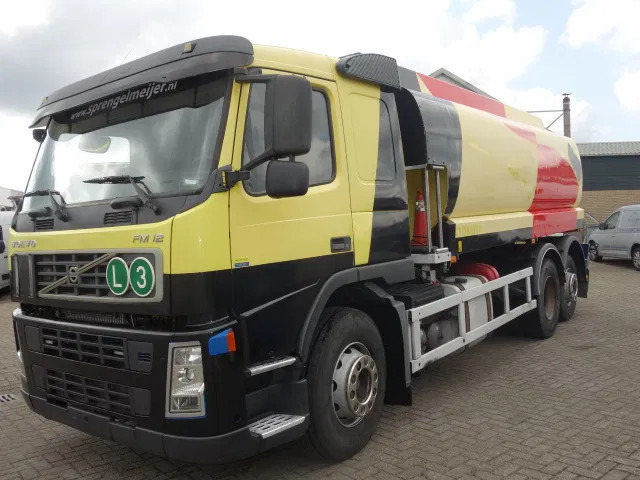 Volvo FM 12 18500liter tank,AIRCO,MANUAL GEARBOX - شاحنة صهريج: صورة 1 Volvo FM 12 18500liter tank,AIRCO,MANUAL GEARBOX - شاحنة صهريج: صورة 1