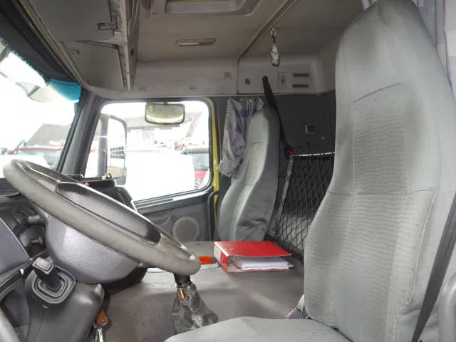 Volvo FM 12 18500liter tank,AIRCO,MANUAL GEARBOX - شاحنة صهريج: صورة 5 Volvo FM 12 18500liter tank,AIRCO,MANUAL GEARBOX - شاحنة صهريج: صورة 5
