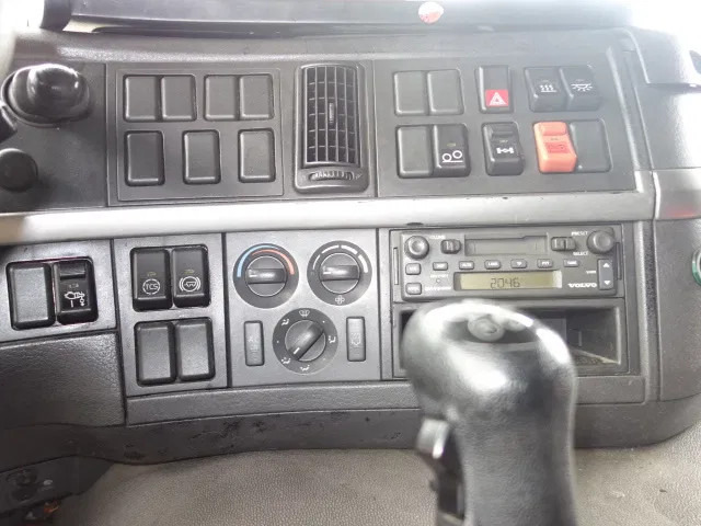Volvo FM 12 18500liter tank,AIRCO,MANUAL GEARBOX - شاحنة صهريج: صورة 4 Volvo FM 12 18500liter tank,AIRCO,MANUAL GEARBOX - شاحنة صهريج: صورة 4