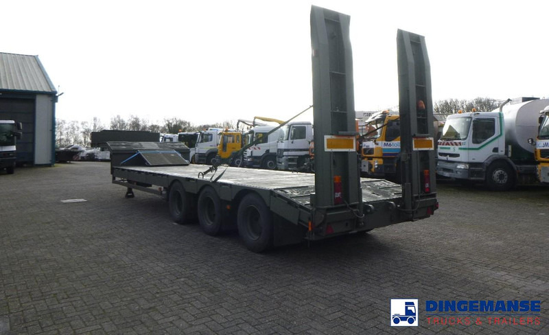 Broshuis 3-axle semi-lowbed trailer E-2130 / 73 t + ramps - عربة منخفضة مسطحة نصف مقطورة: صورة 4 Broshuis 3-axle semi-lowbed trailer E-2130 / 73 t + ramps - عربة منخفضة مسطحة نصف مقطورة: صورة 4