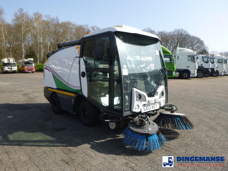 Johnston C202 compact street sweeper - سياره كنس شوارع: صورة 2 Johnston C202 compact street sweeper - سياره كنس شوارع: صورة 2