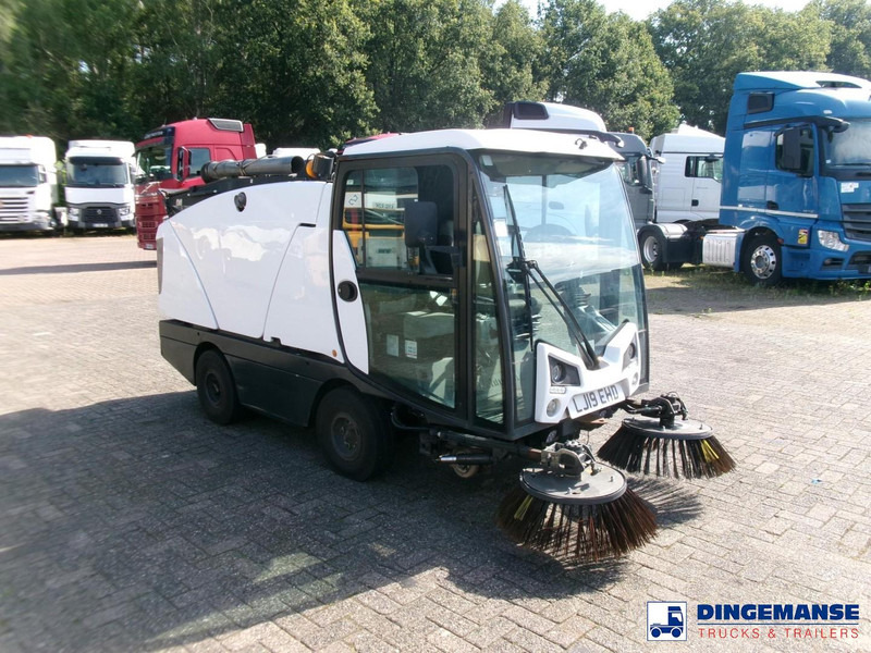 Johnston C202 compact street sweeper - سياره كنس شوارع: صورة 2 Johnston C202 compact street sweeper - سياره كنس شوارع: صورة 2