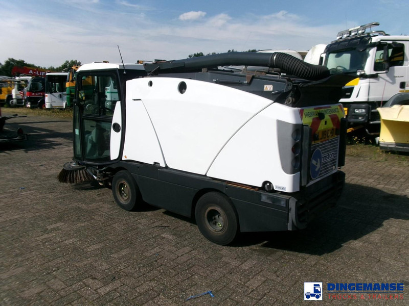 Johnston C202 compact street sweeper - سياره كنس شوارع: صورة 3 Johnston C202 compact street sweeper - سياره كنس شوارع: صورة 3